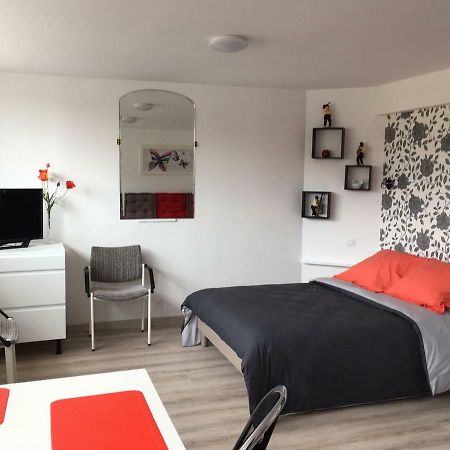 Le Clemenceau Apartment Peronne  Bagian luar foto