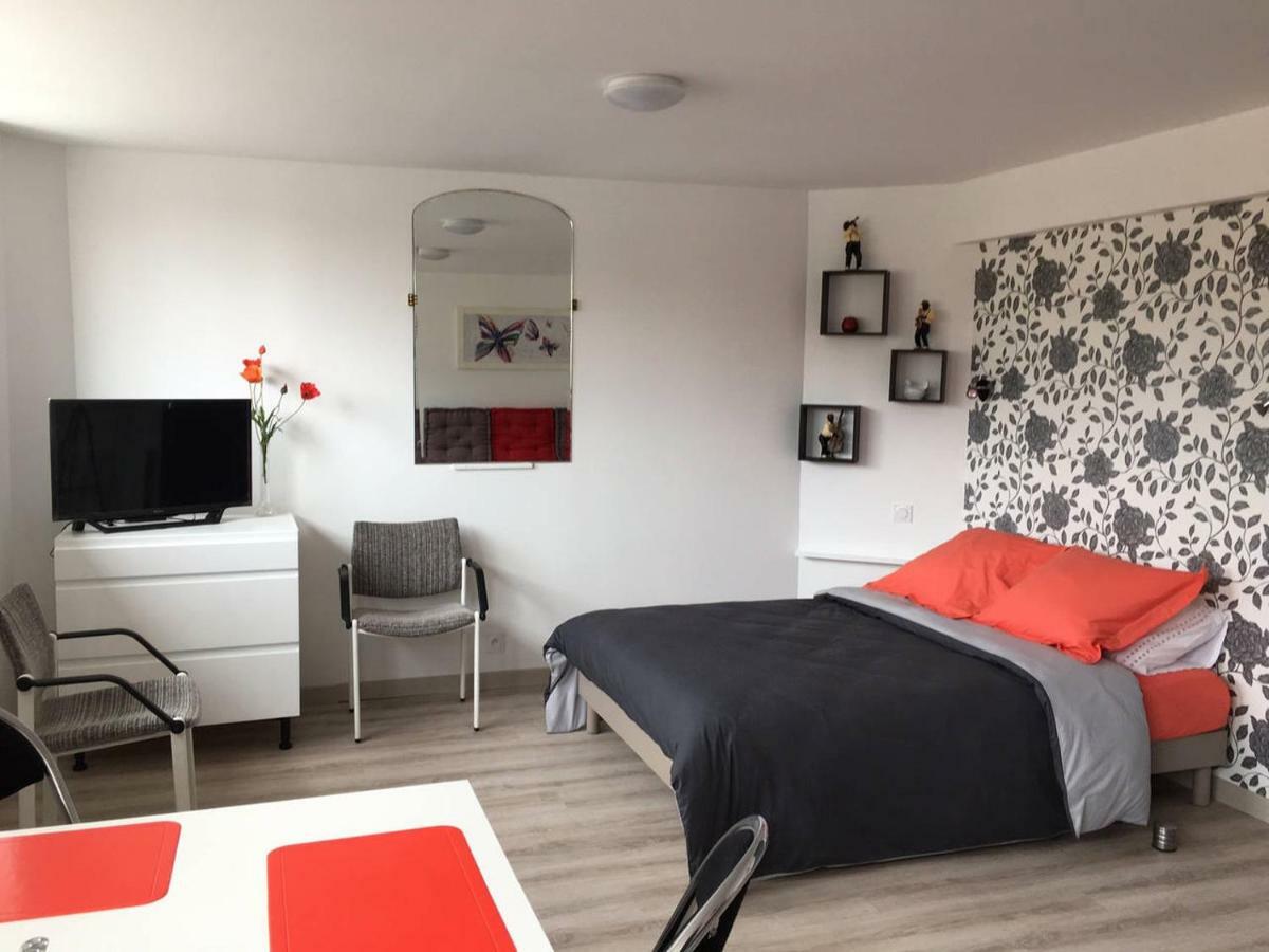 Le Clemenceau Apartment Peronne  Bagian luar foto